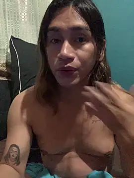 Snapshot of pretty_TRANSjona chatting on 11.15.25 pretty TRANSjona online show from 11.15.25