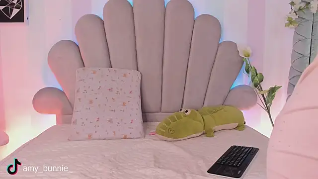 Amy Bunnie 18 online show from 04.20.26