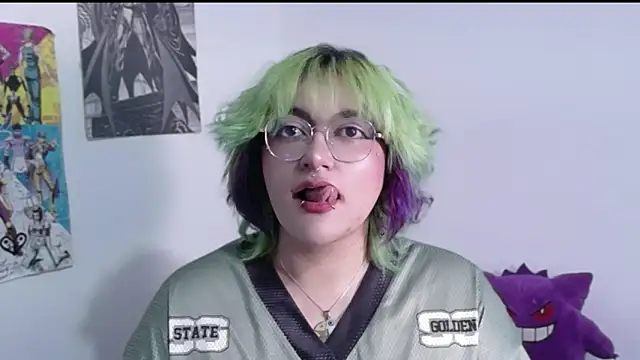 Snapshot of XxGreenGoodxX chatting on 04.18.26 XxGreenGoodxX online show from 04.18.26