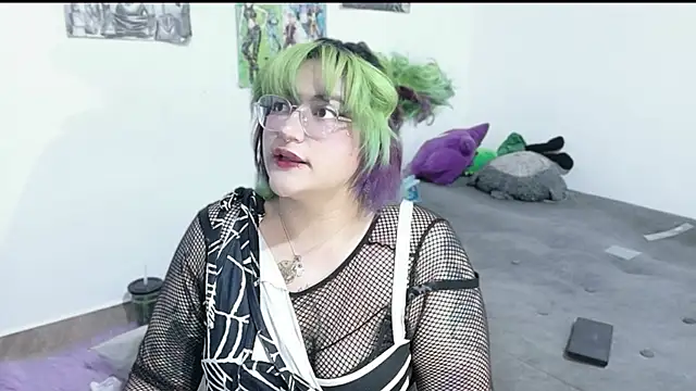 Snapshot of XxGreenGoodxX chatting on 04.19.26 XxGreenGoodxX online show from 04.19.26