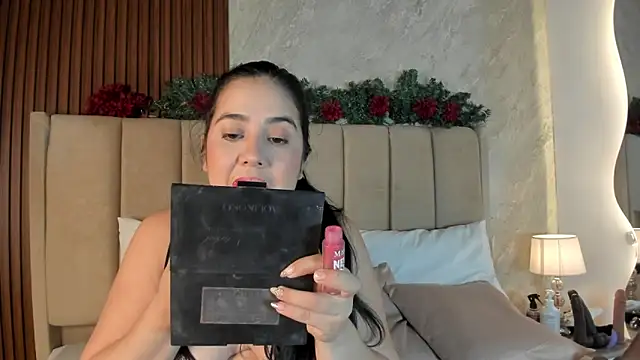 Snapshot of _Cris_Spicy_ chatting on 02.20.26 Cris Spicy online show from 02.20.26