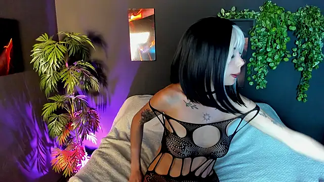 Snapshot of Evelyn_Russoo chatting on 09.24.25 Evelyn Russoo online show from 09.24.25