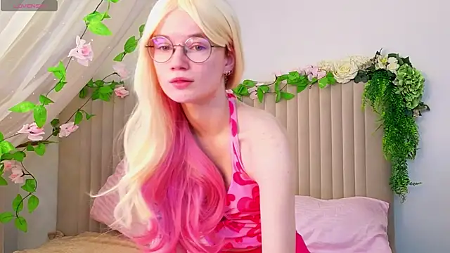 PixieKitty online show from 10.09.25