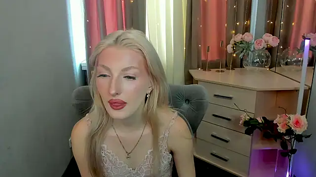 Snapshot of Sarrah_blush chatting on 09.09.25 Sarrah blush online show from 09.09.25