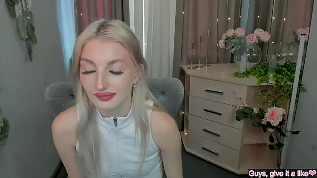 Snapshot of Sarrah_blush chatting on 09.18.25 Sarrah blush online show from 09.18.25