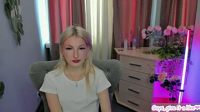 Snapshot of Sarrah_blush chatting on 09.25.25 Sarrah blush online show from 09.25.25