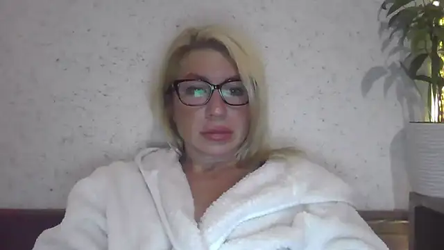 fox red lady7 online show from 10.16.25