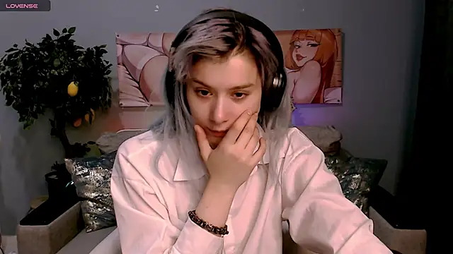 SophieAsh online show from 10.11.25