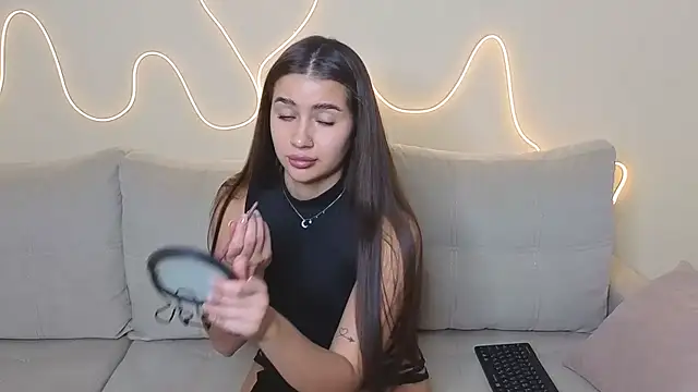 Snapshot of KathrynBrooks chatting on 11.17.25 KathrynBrooks online show from 11.17.25