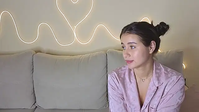 Snapshot of KathrynBrooks chatting on 11.28.25 KathrynBrooks online show from 11.28.25