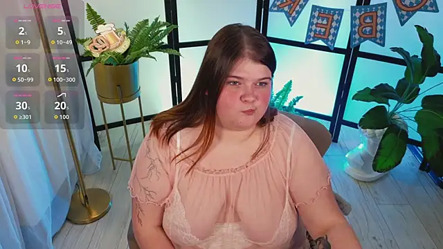 Snapshot of Mia_Ray chatting on 09.19.25 Mia Ray online show from 09.19.25