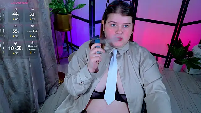 Snapshot of Mia_Ray chatting on 11.22.25 Mia Ray online show from 11.22.25