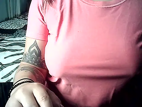 FallsForHerSmile online show from 09.11.25