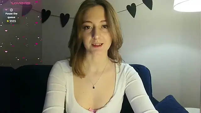 Snapshot of white_liillyy chatting on 02.14.26 white liillyy online show from 02.14.26