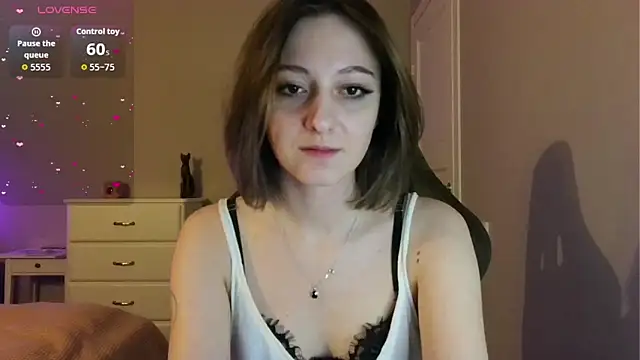 Snapshot of white_liillyy chatting on 05.27.26 white liillyy online show from 05.27.26