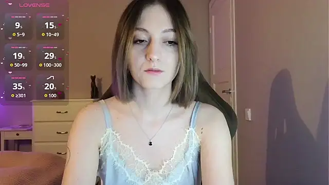 Snapshot of white_liillyy chatting on 05.28.26 white liillyy online show from 05.28.26