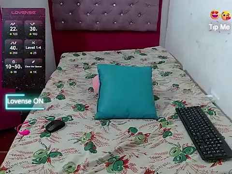 Snapshot of 05melany chatting on 09.24.25 05melany online show from 09.24.25