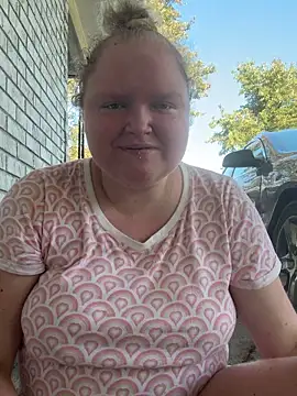 Snapshot of KadiSparkle chatting on 09.22.25 KadiSparkle online show from 09.22.25