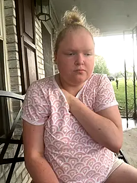 Snapshot of KadiSparkle chatting on 09.23.25 KadiSparkle online show from 09.23.25