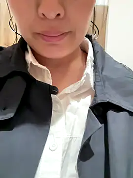 Snapshot of Freda-baby chatting on 11.05.25 Freda-baby online show from 11.05.25