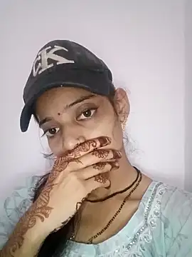 Snapshot of Sexey-Komal chatting on 10.13.25 Sexey-Komal online show from 10.13.25
