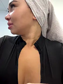 Mia stepMOM online show from 10.14.25