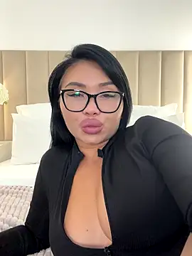 Mia stepMOM online show from 10.14.25