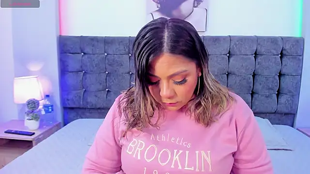 Snapshot of isabella_horney_ chatting on 09.25.25 isabella horney online show from 09.25.25