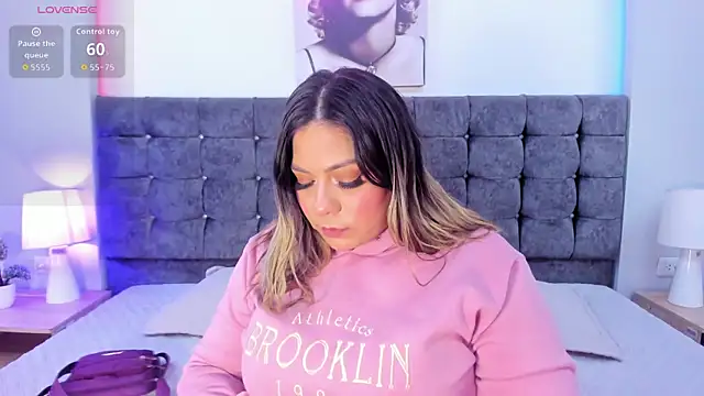 Snapshot of isabella_horney_ chatting on 11.09.25 isabella horney online show from 11.09.25