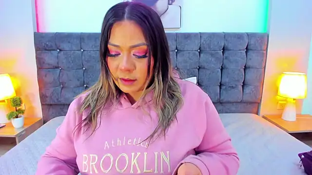 isabella horney  online show from 01.10.26