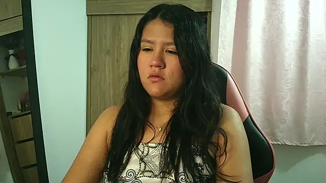 Oliviawatson1 online show from 11.24.25