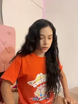 Snapshot of samanthadeluxe1 chatting on 10.04.25 samanthadeluxe1 online show from 10.04.25