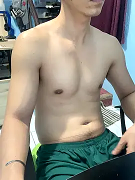 Snapshot of ieat_monsters chatting on 11.15.25 ieat monsters online show from 11.15.25