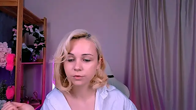 Charlotte Colinss online show from 09.30.25