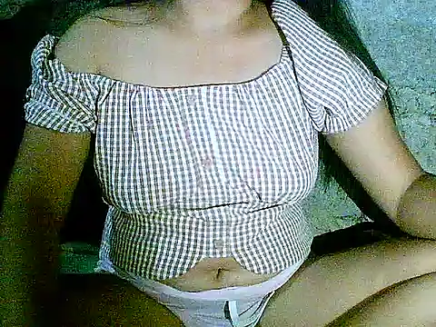 Snapshot of hotmom_pinay chatting on 10.03.25 hotmom pinay online show from 10.03.25