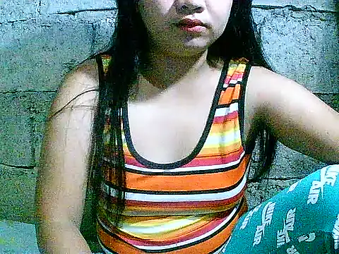 Snapshot of hotmom_pinay chatting on 10.11.25 hotmom pinay online show from 10.11.25