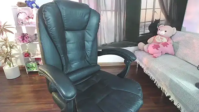 Snapshot of Suzie_Wet_Cave chatting on 11.02.25 Suzie Wet Cave online show from 11.02.25