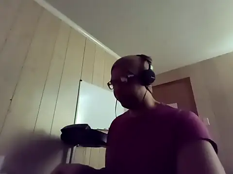 Snapshot of NaturalBeautyQueen chatting on 09.23.25 NaturalBeautyQueen online show from 09.23.25