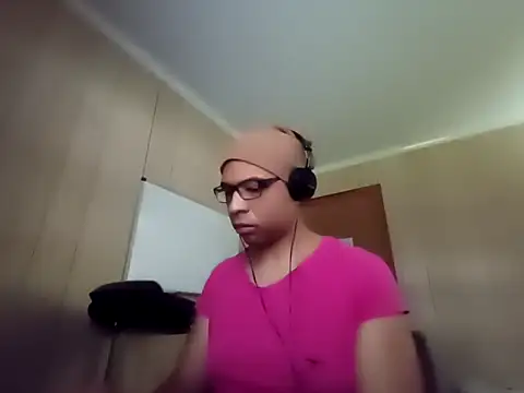 Snapshot of NaturalBeautyQueen chatting on 09.23.25 NaturalBeautyQueen online show from 09.23.25