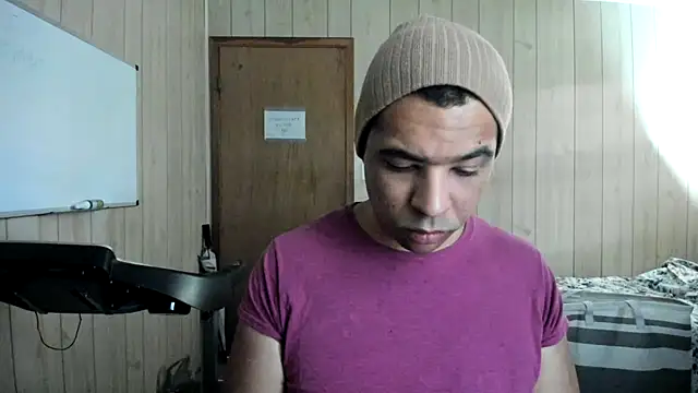 Snapshot of NaturalBeautyQueen chatting on 09.29.25 NaturalBeautyQueen online show from 09.29.25