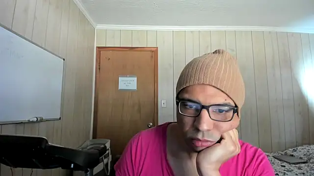 Snapshot of NaturalBeautyQueen chatting on 10.14.25 NaturalBeautyQueen online show from 10.14.25