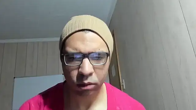 Snapshot of NaturalBeautyQueen chatting on 10.19.25 NaturalBeautyQueen online show from 10.19.25