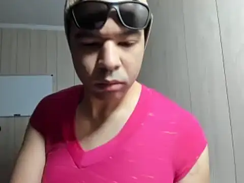 Snapshot of NaturalBeautyQueen chatting on 11.04.25 NaturalBeautyQueen online show from 11.04.25