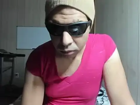 Snapshot of NaturalBeautyQueen chatting on 11.18.25 NaturalBeautyQueen online show from 11.18.25