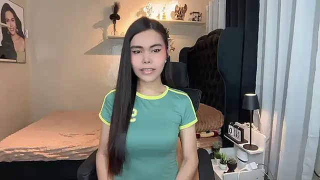 Snapshot of Princess_Material chatting on 06.20.26 Princess Material online show from 06.20.26