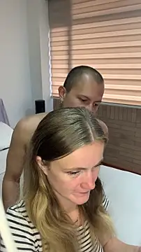 Snapshot of andyzuzka chatting on 11.24.25 andyzuzka online show from 11.24.25