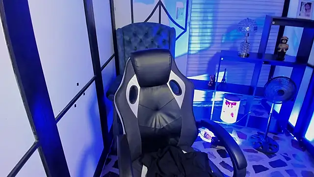 NahomiRichards  online show from 11.05.25