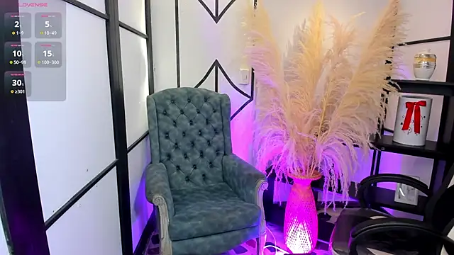 NahomiRichards  online show from 02.25.26