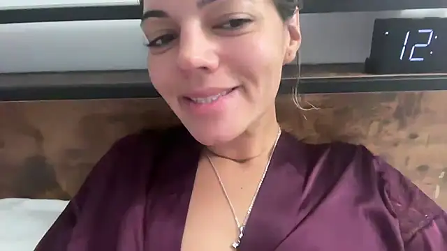 prettyykitty22 online show from 12.19.25