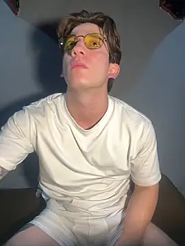 Snapshot of AteneoJr chatting on 03.05.26 AteneoJr online show from 03.05.26